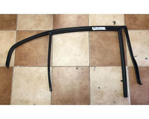 BMW E46 Sedan jobb hátsó ajtóüveg gumiszigetelés