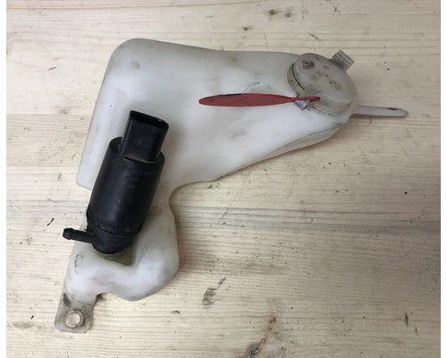BMW E39 Szélvédőmosó tartály szivattyúval