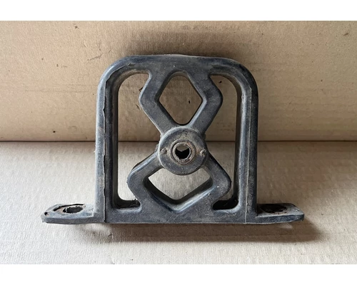 BMW E36 Benzines hátsó kipufogó dob felfüggesztés 4157