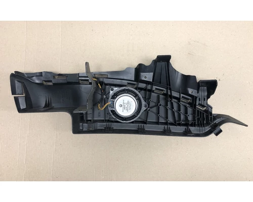 BMW E81 Bal hátsó csomagtér elem hangszóróval