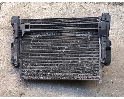 BMW E46 Benzines klímahűtő tartókonzolokkal