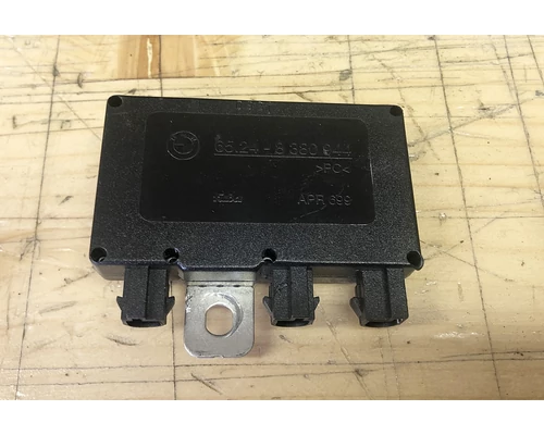 BMW E46 Antennaerősítő blokkoló modul