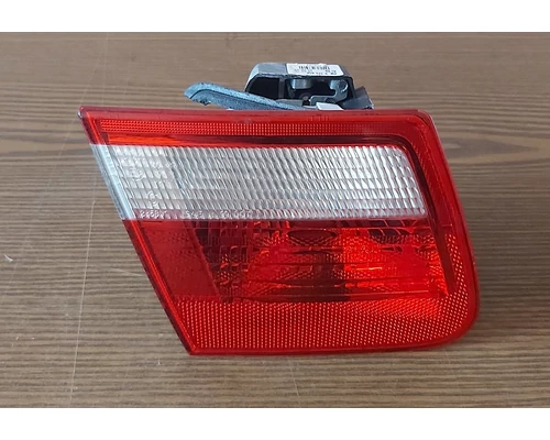 BMW E46 Touring csomagtérajtó lámpa bal